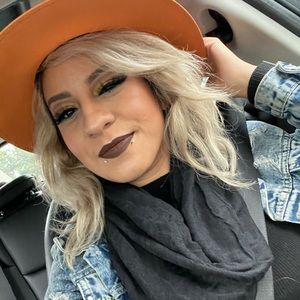 Meet your Posher, Nizabeth